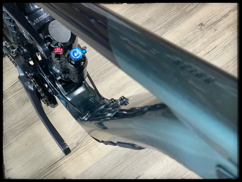 Giant Reign 1 Medium Airglow/Cold Night 2023-2